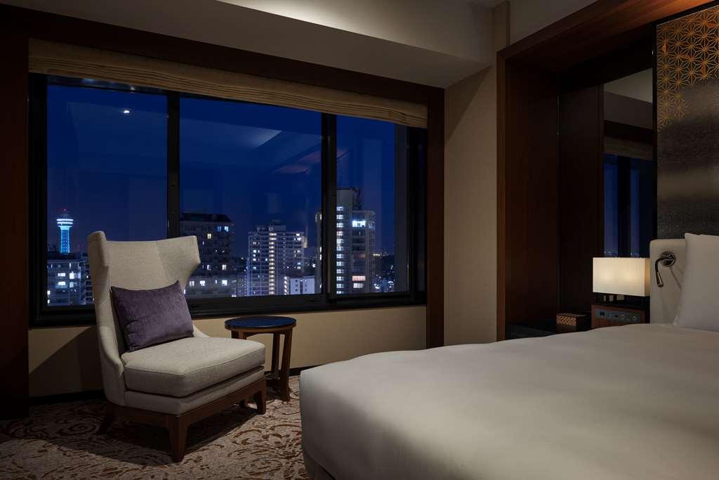 Hyatt Regency Yokohama Hotel Yokohama  Room photo A guest room at the hotel